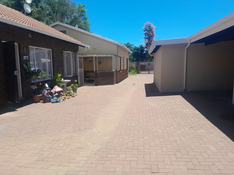 3 Bedroom Property for Sale in Rustenburg Central North West